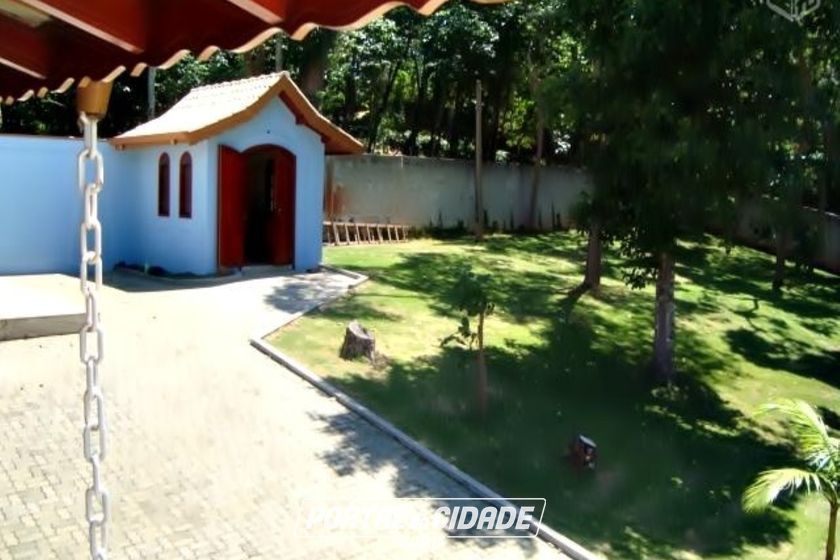 Ch&aacute;cara &agrave; venda - 2384m&sup2; - Vale dos Pinheiros