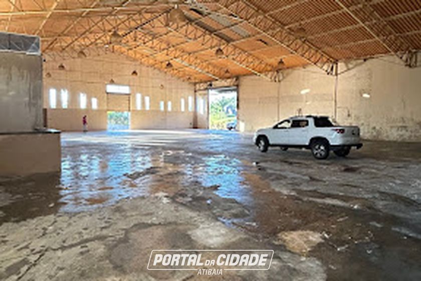 Sal&atilde;o Comercial para alugar - 1000m&sup2; - Serra Negra
