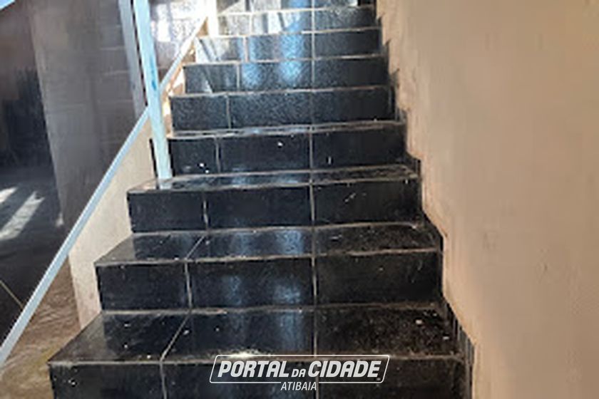 Sal&atilde;o Comercial para alugar - 1000m&sup2; - Serra Negra