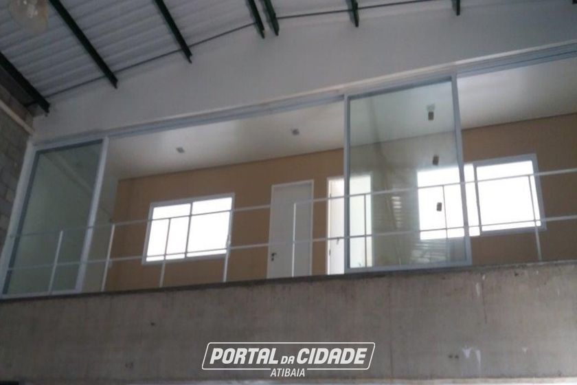 Sal&atilde;o Comercial para alugar - 688m&sup2; - Centro