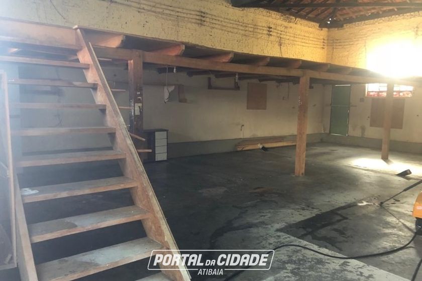 Sal&atilde;o Comercial &agrave; venda - 133m&sup2; - Centro