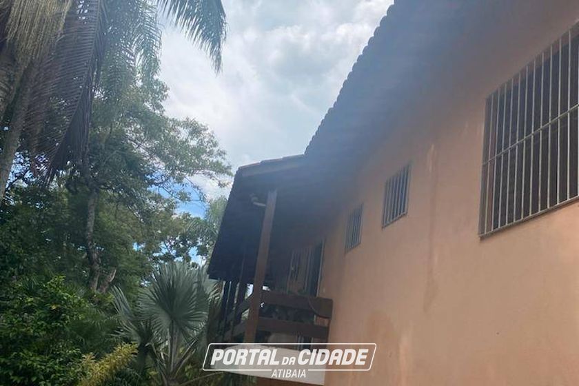 Ch&aacute;cara &agrave; venda - 1416m&sup2; - Terra Preta