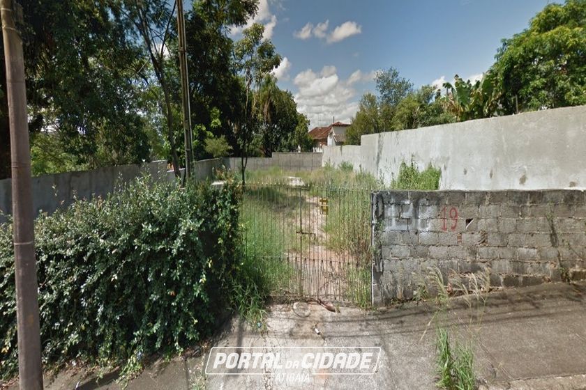 Terreno &agrave; venda - 435m&sup2; - CENTRO