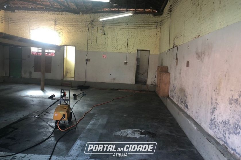 Sal&atilde;o Comercial &agrave; venda - 133m&sup2; - Centro