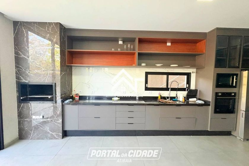 Casa para alugar - 228m&sup2; - Rio Abaixo