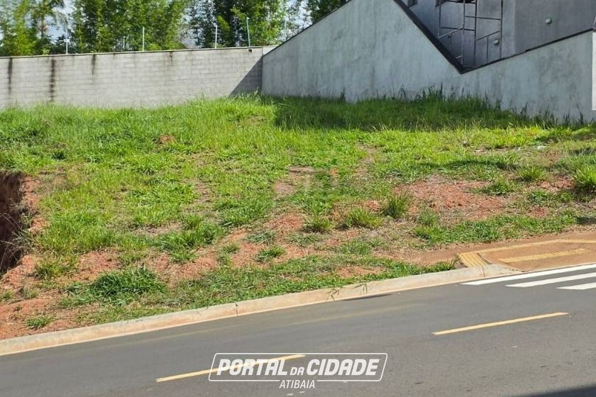 Terreno &agrave; venda - 360m&sup2; - Alpes de Atibaia