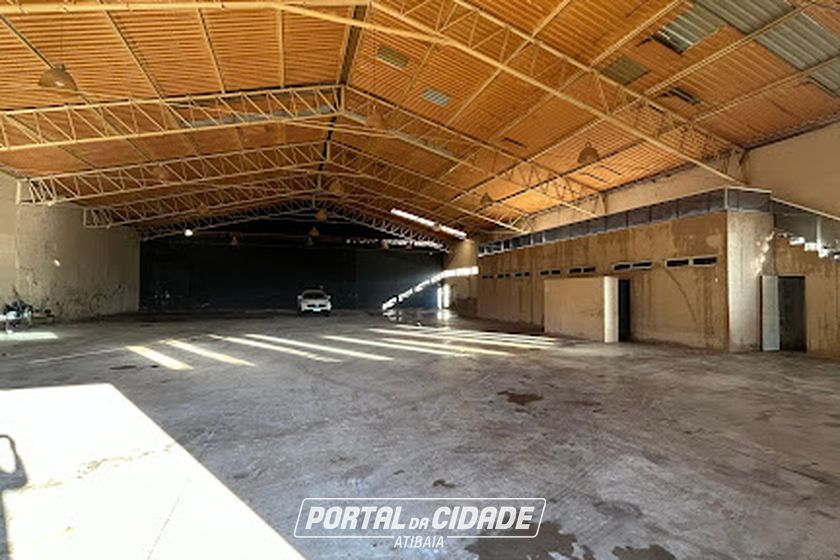 Sal&atilde;o Comercial para alugar - 1000m&sup2; - Serra Negra
