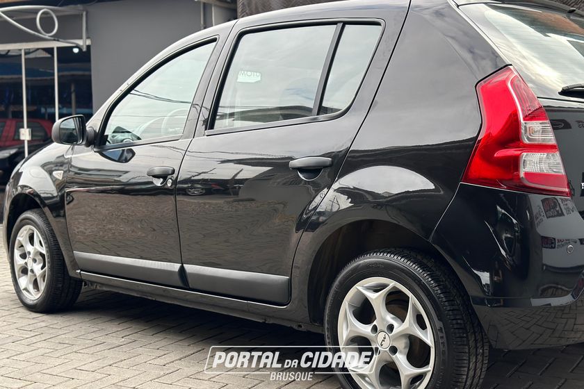 Renault SANDERO