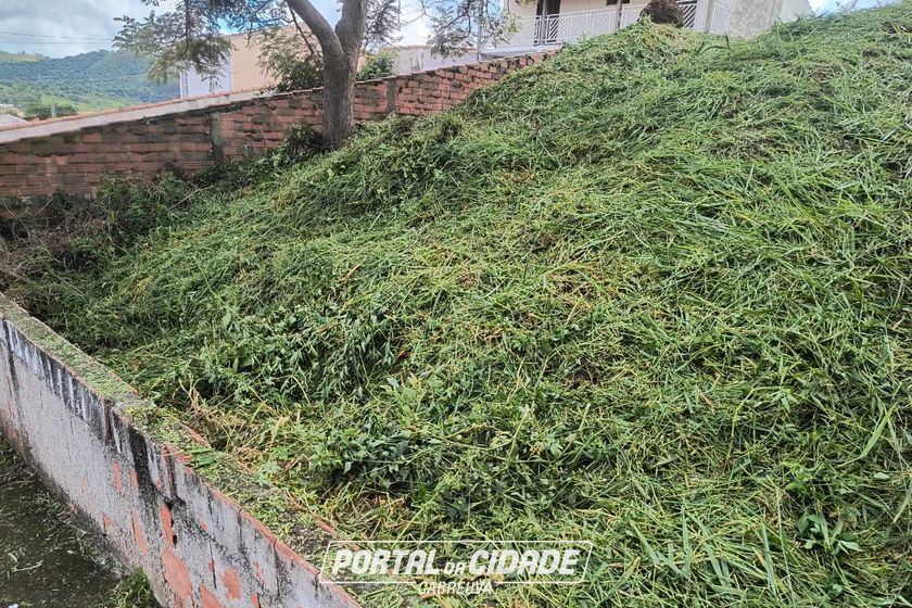 Terreno &agrave; venda - 250m&sup2; - Nova Cabre&uacute;va (Centro)