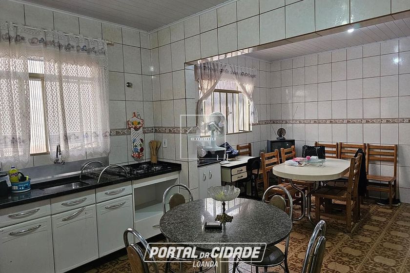 Casa &agrave; venda - 230m&sup2; - Centro