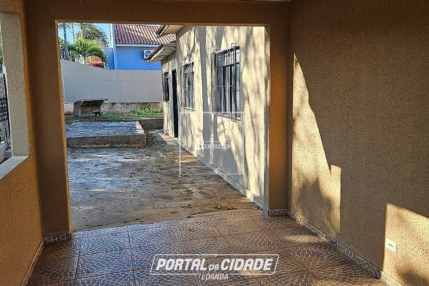 Casa &agrave; venda - 200m&sup2; - Centro