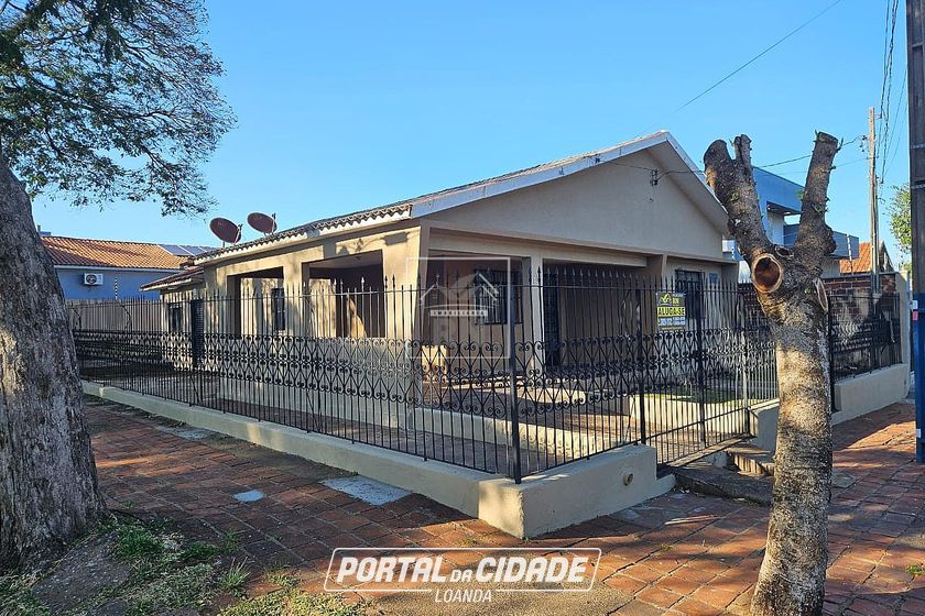 Casa &agrave; venda - 200m&sup2; - Centro