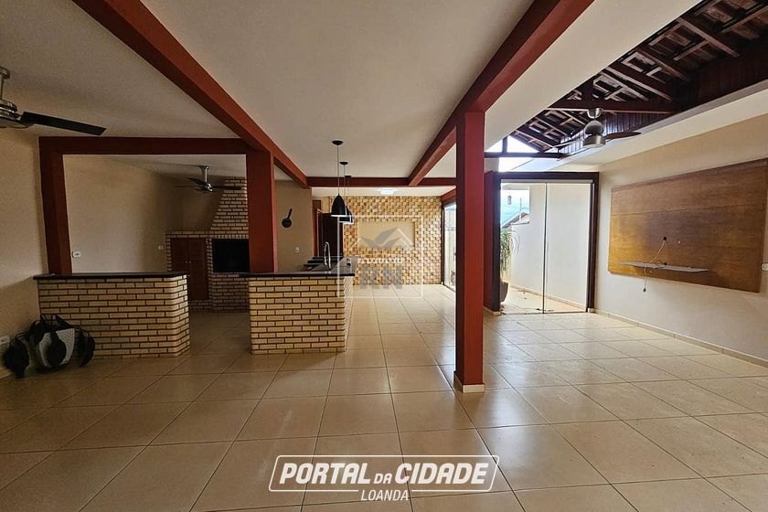 Casa &agrave; venda - Centro