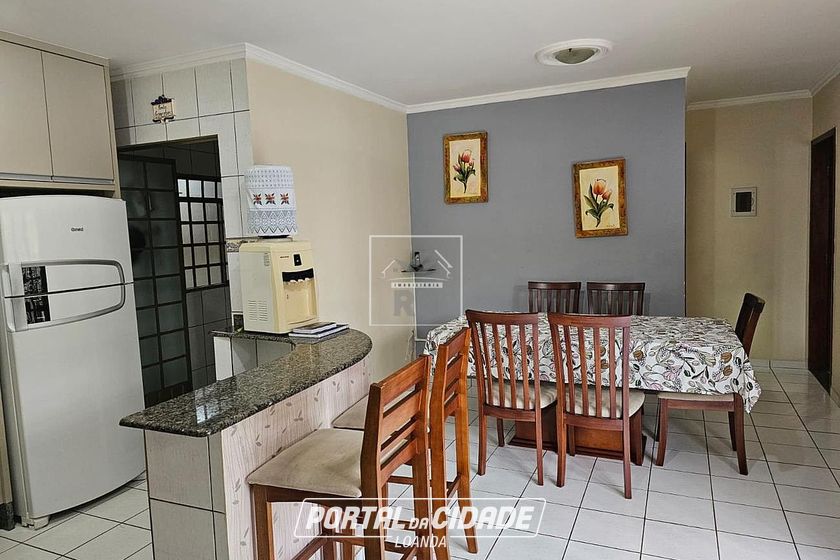 Casa &agrave; venda - 230m&sup2; - Centro