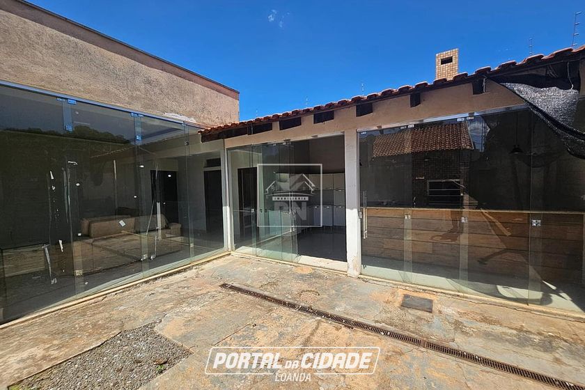 Casa &agrave; venda - Centro