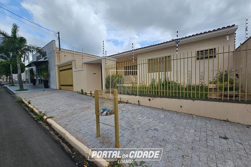 Casa &agrave; venda - Centro