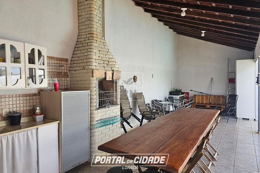 Casa &agrave; venda - 200m&sup2; - Centro