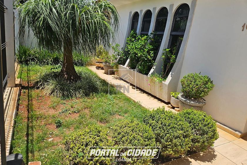 Casa &agrave; venda - 200m&sup2; - Centro