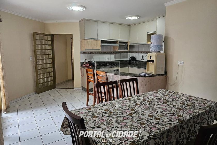 Casa &agrave; venda - 230m&sup2; - Centro