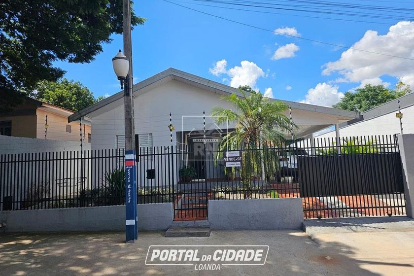 Casa &agrave; venda - 200m&sup2; - Centro