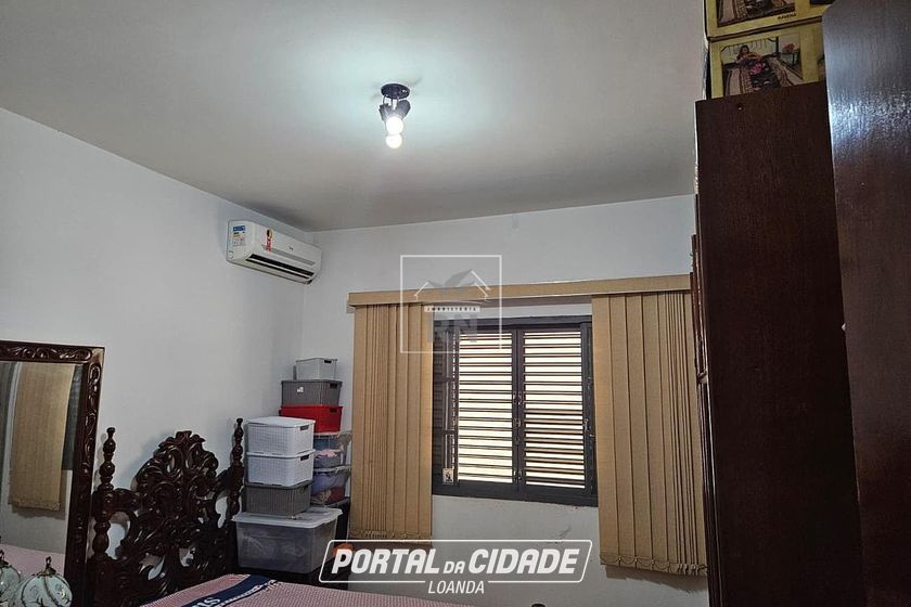 Casa &agrave; venda - 200m&sup2; - Centro