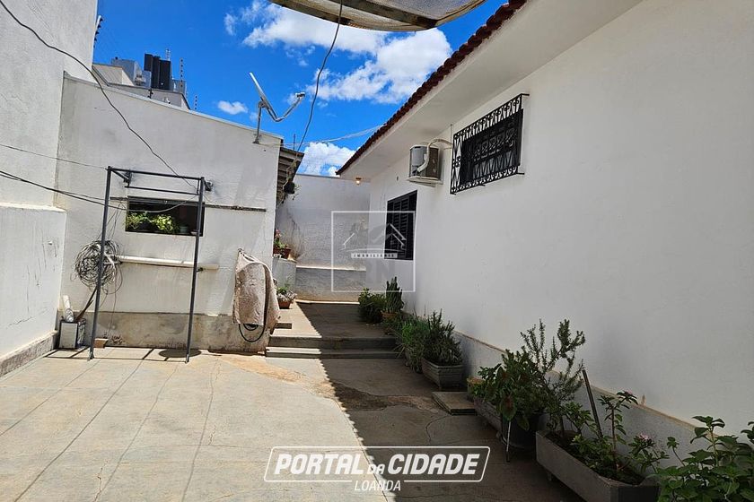 Casa &agrave; venda - 200m&sup2; - Centro