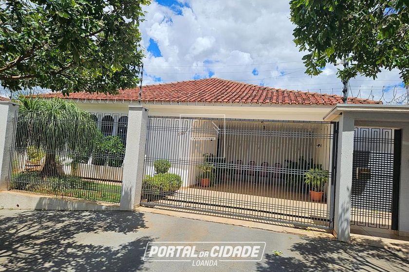 Casa &agrave; venda - 200m&sup2; - Centro