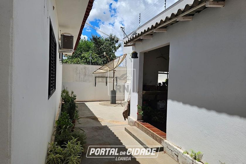 Casa &agrave; venda - 200m&sup2; - Centro