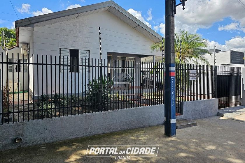 Casa &agrave; venda - 200m&sup2; - Centro
