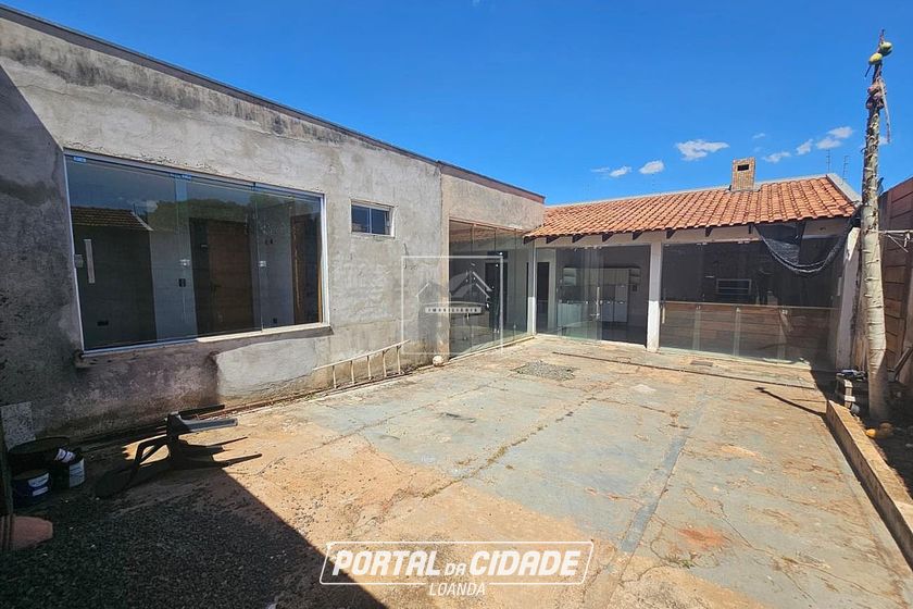 Casa &agrave; venda - Centro