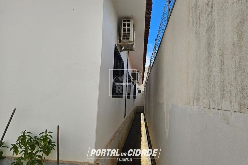 Casa &agrave; venda - 200m&sup2; - Centro