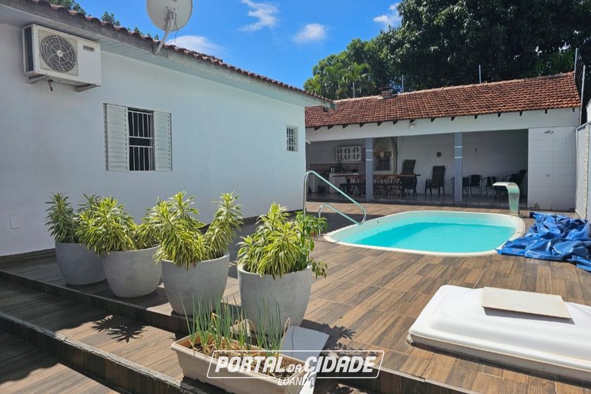 Casa &agrave; venda - 180m&sup2; - Centro 