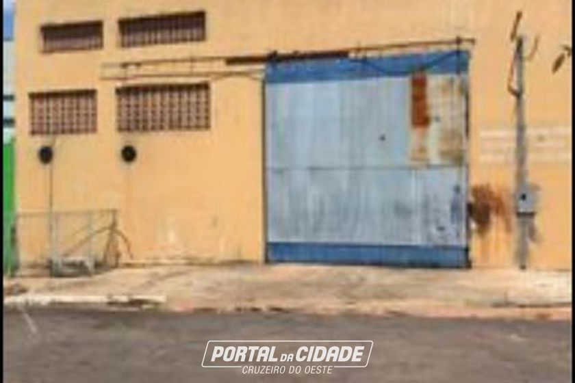 Sal&atilde;o Comercial para alugar - 490m&sup2; - centro