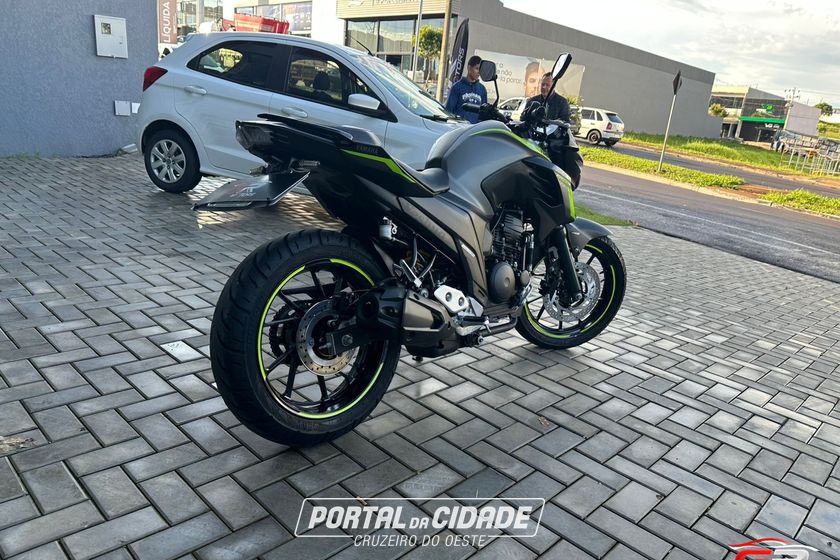 YAMAHA FZ25