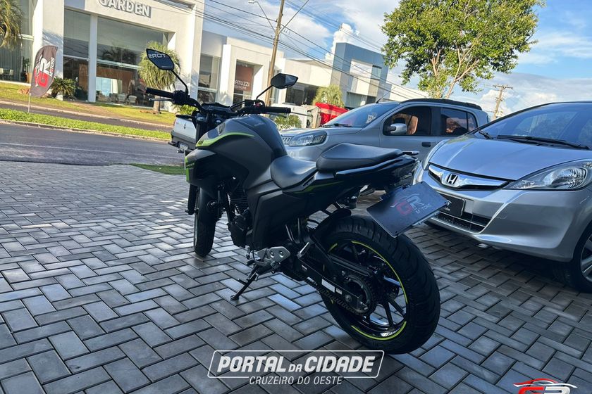 YAMAHA FZ25
