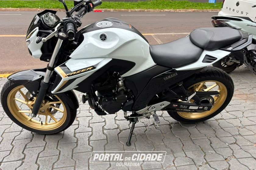 YAMAHA FZ25