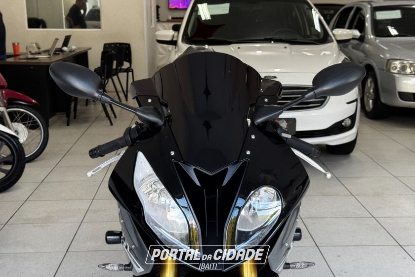 BMW S
