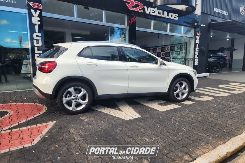 Mercedes-Benz CLA-200