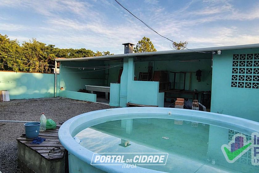Sobrado para alugar - 216m&sup2; - Barra do Sa&iacute;