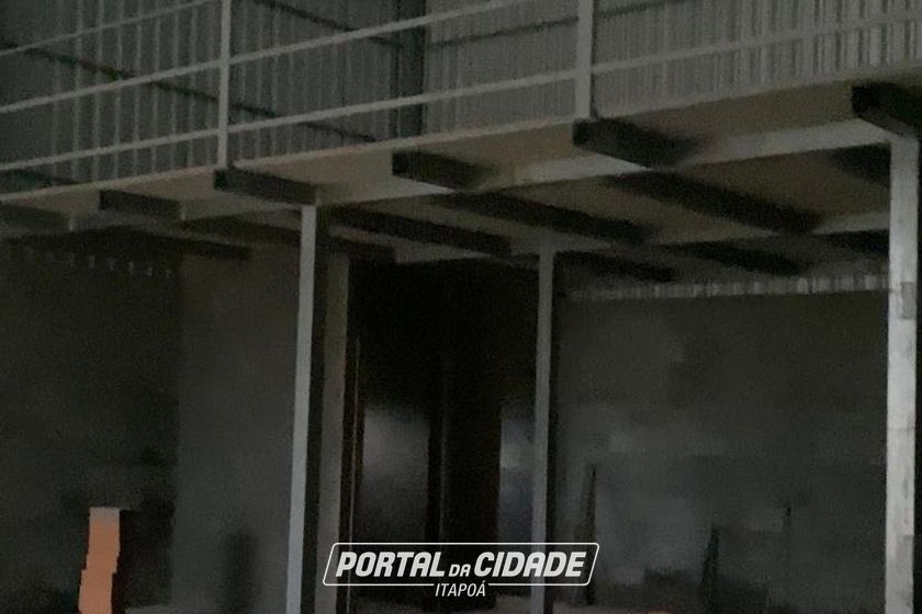 Sal&atilde;o Comercial para alugar - 520m&sup2; - Pontal do Norte