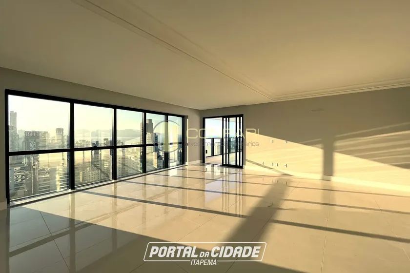 Apartamento &agrave; venda - 183m&sup2; - Meia Praia