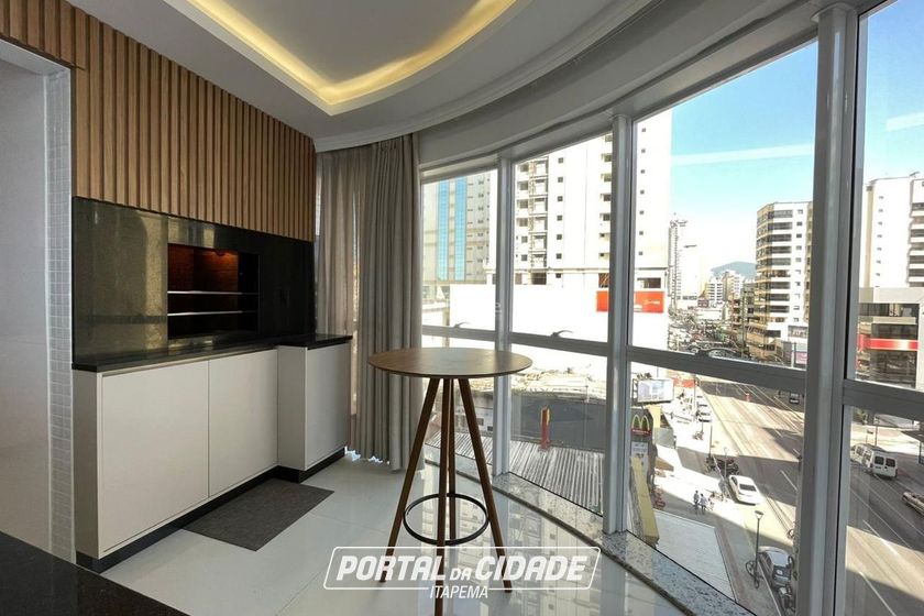 Apartamento &agrave; venda - 225m&sup2; - Meia Praia