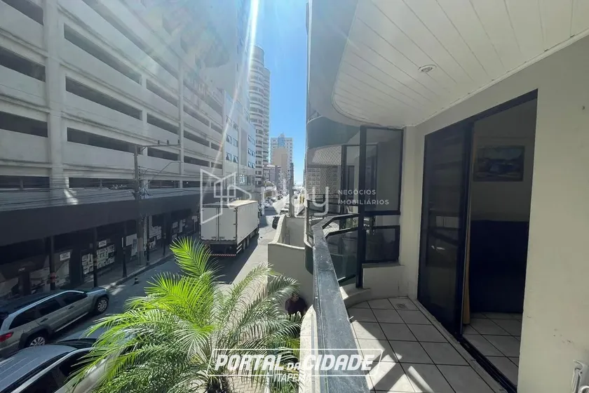 Apartamento &agrave; venda - 120m&sup2; - Meia Praia