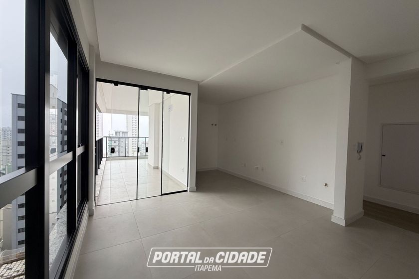 Apartamento &agrave; venda - 136m&sup2; - Meia Praia