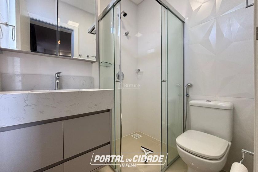 Apartamento &agrave; venda - 130m&sup2; - Meia Praia