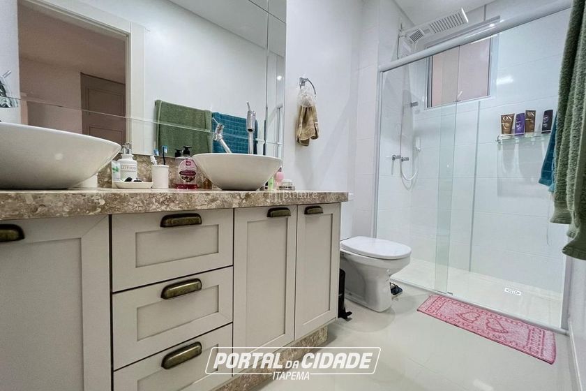 Apartamento &agrave; venda - 150m&sup2; - Meia Praia