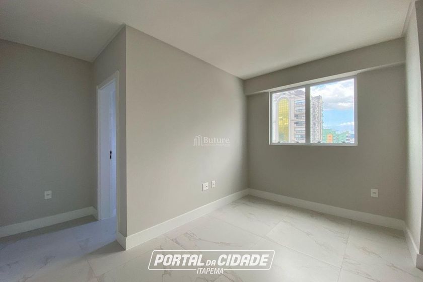 Apartamento &agrave; venda - 157m&sup2; - Meia Praia