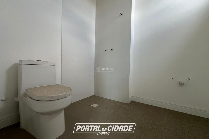 Apartamento &agrave; venda - 137m&sup2; - Meia Praia