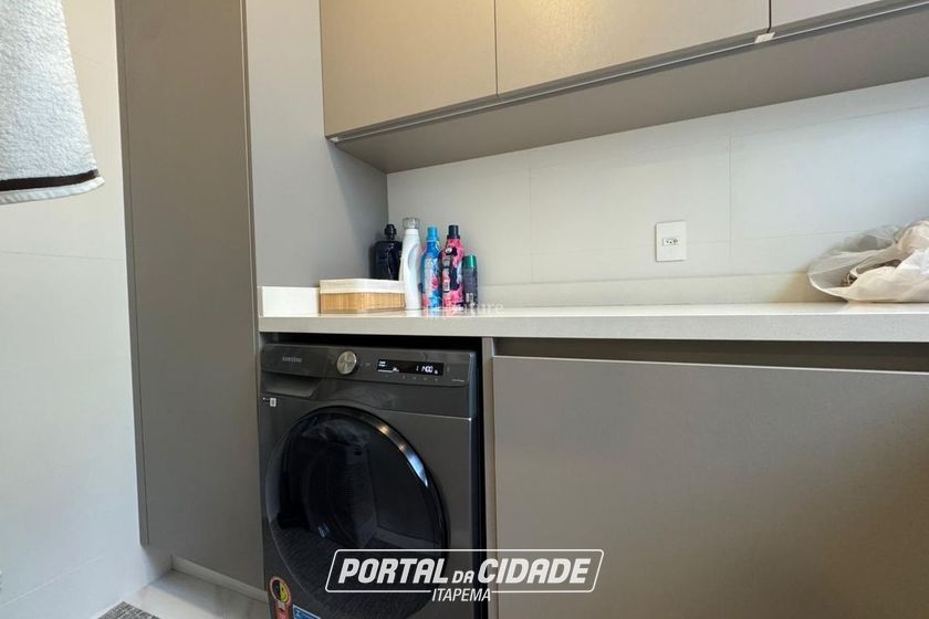Apartamento &agrave; venda - 142m&sup2; - Meia Praia
