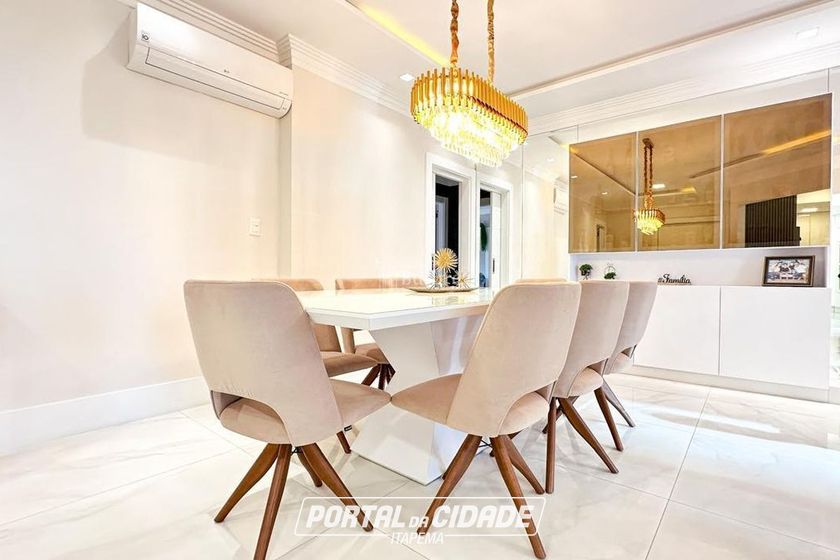 Apartamento &agrave; venda - 195m&sup2; - Meia Praia